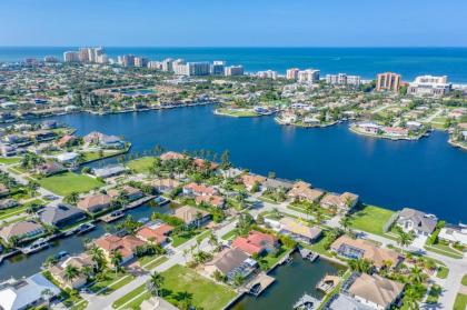 Pool Home on Canal Close to Beach Popular Lamplighter Area!! - image 10