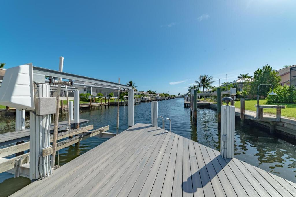 Pool Home on Canal Close to Beach Popular Lamplighter Area!! - image 2