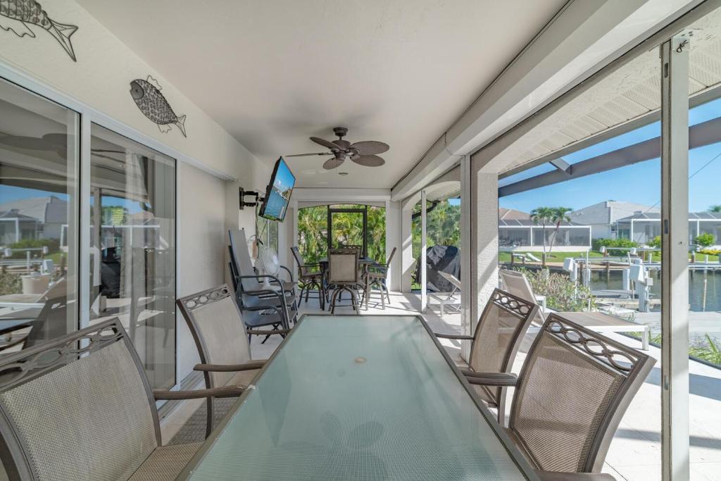 Pool Home on Canal Close to Beach Popular Lamplighter Area!! - image 4