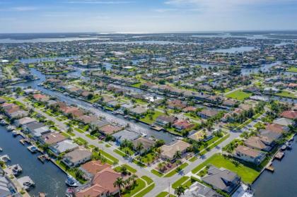 Pool Home on Canal Close to Beach Popular Lamplighter Area!! - image 8