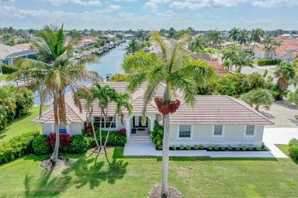 Pool Home on Canal Close to Beach Popular Lamplighter Area!! - image 9