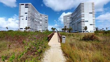 Views! Views! Views! Beachfront End Unit at South Seas - image 14