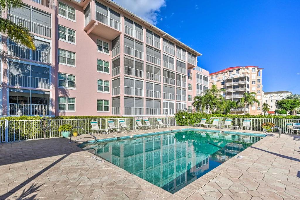 Apartment Less Than Half Mile to Marco Island Beach! - image 2