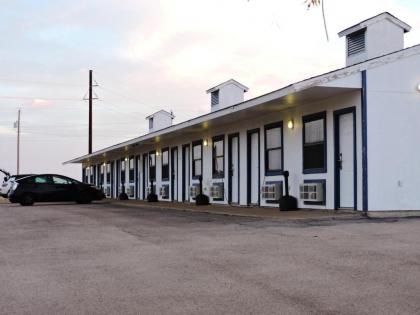 Riata Inn - Marfa - image 7