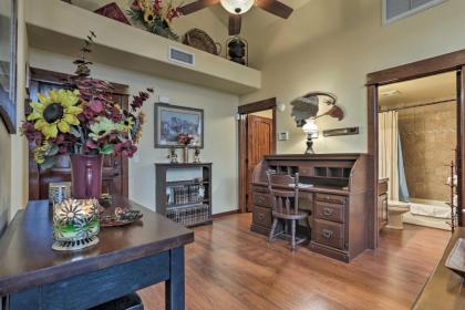 Modern Sonoran Desert Condo with Deck View and Stables - image 13