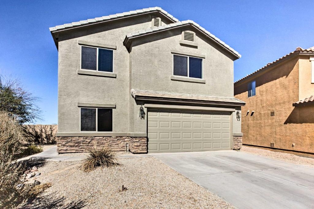 Maricopa House with Pool Hot Tub and Putting Green! - image 2