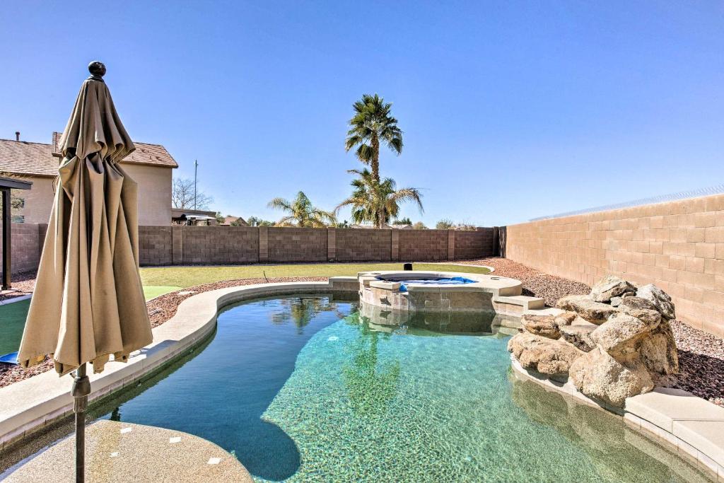 Maricopa House with Pool Hot Tub and Putting Green! - image 7