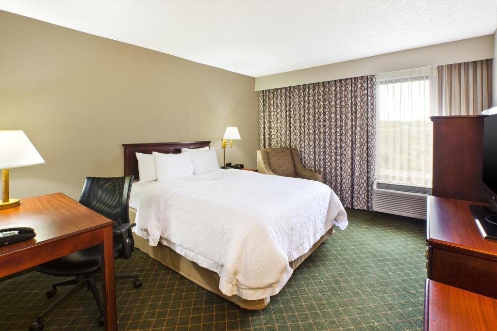 Hampton Inn Marietta - image 7