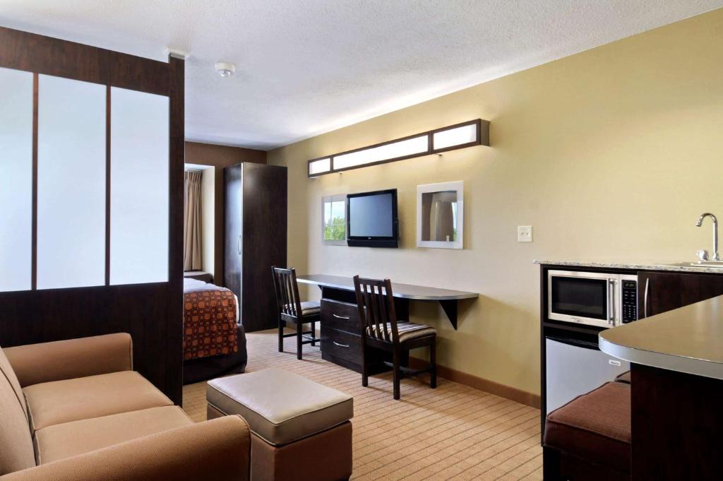 Microtel Inn & Suites by Wyndham Marietta - image 5