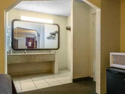 Rodeway Inn & Suites - image 6