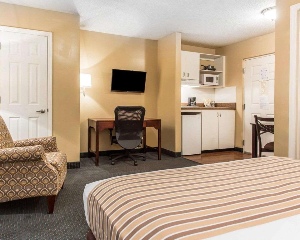 Suburban Extended Stay Kennesaw - image 3