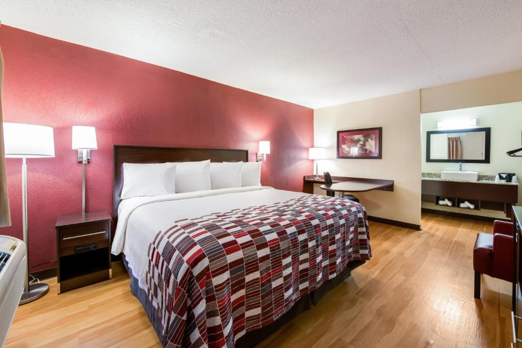 Red Roof Inn Marion - image 6