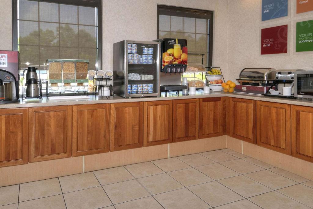 Comfort Inn Marion - image 2