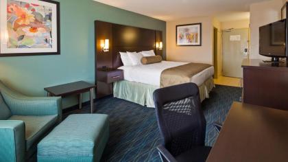 Best Western PLUS University Inn Marion - image 10