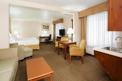 Holiday Inn Express Hotel & Suites Marion an IHG Hotel - image 3