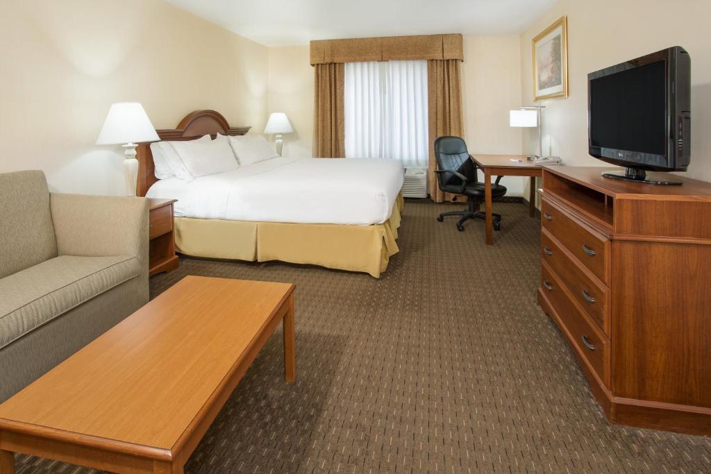 Holiday Inn Express Hotel & Suites Marion an IHG Hotel - image 6