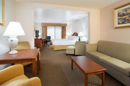 Holiday Inn Express Hotel & Suites Marion an IHG Hotel - image 8