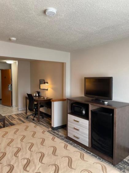 Quality Inn - image 12