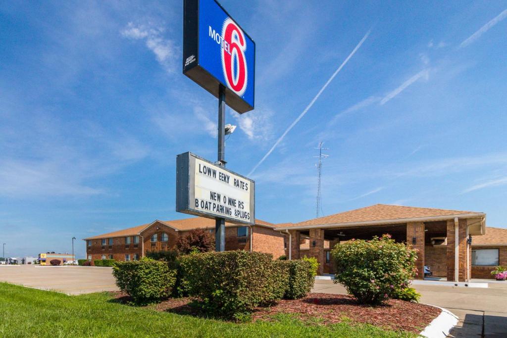 Motel 6-Marion IL - main image