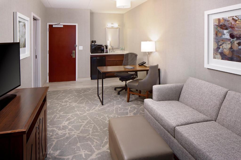 Embassy Suites by Hilton Boston Marlborough - image 4