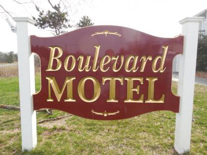 Boulevard Motel - image 10