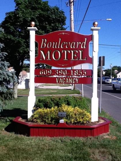 Boulevard Motel - image 14