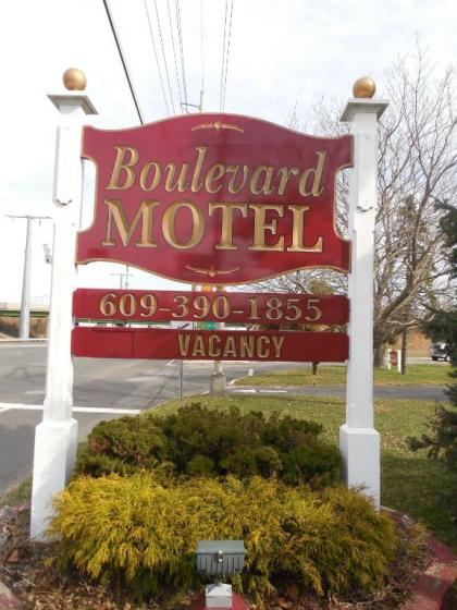 Boulevard Motel - image 7