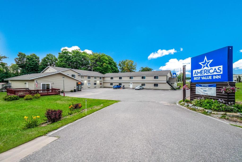 Americas Best Value Inn Marquette - main image