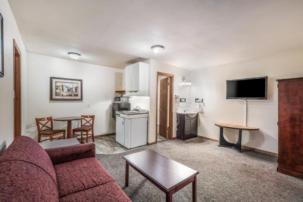 Americas Best Value Inn Marquette - image 6