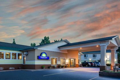 Days Inn by Wyndham marquette marquette