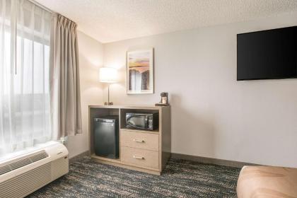 Quality Inn - image 12