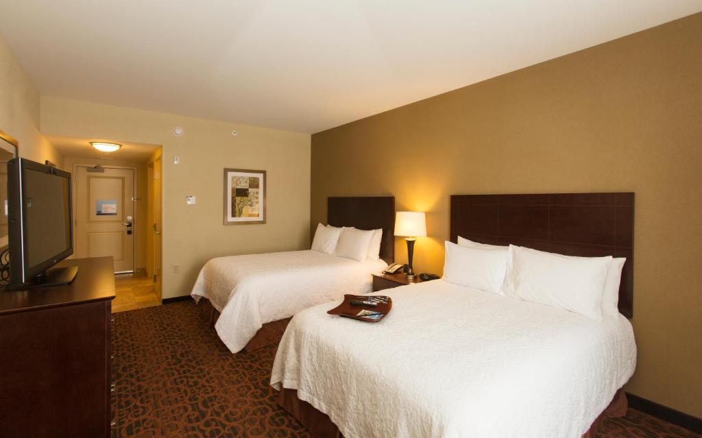 Hampton Inn Marquette-Waterfront - image 2