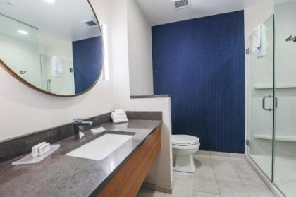 Fairfield Inn & Suites Marquette - image 7