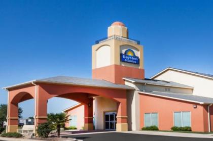 Days Inn & Suites by Wyndham Marquez - image 13