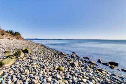 Marrowstone Island Beach Home - image 12