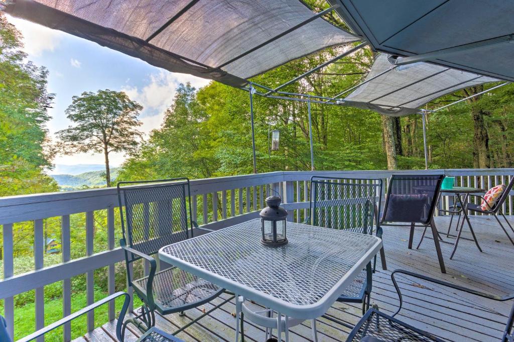 Mountaintop Wolf Laurel Home with Views and Amenities! - image 7