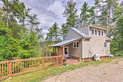 Cozy Weaverville Cabin - 18 Mi to Wolf Ridge! - image 2