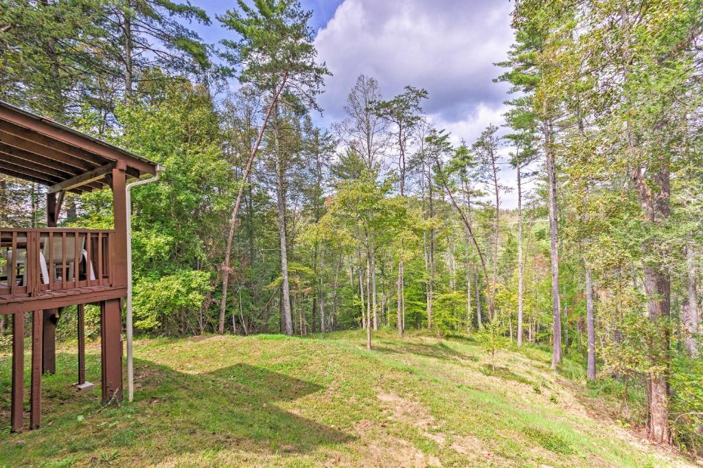 Cozy Weaverville Cabin - 18 Mi to Wolf Ridge! - image 3