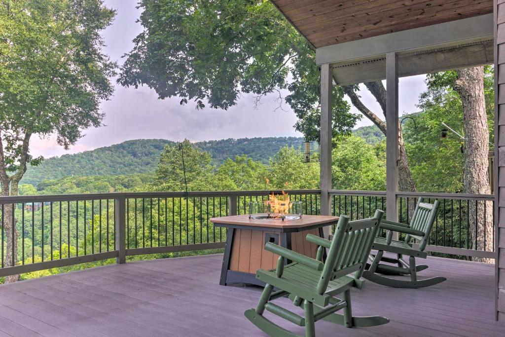 Bright Wolf Laurel Cottage with Mtn View and Deck - main image