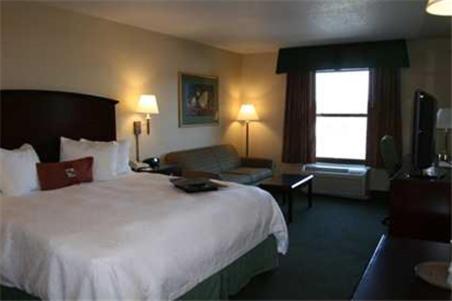 Hampton Inn Marshall - image 4