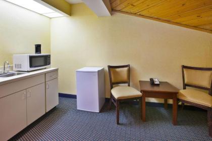 Quality Inn of Marshall - image 11