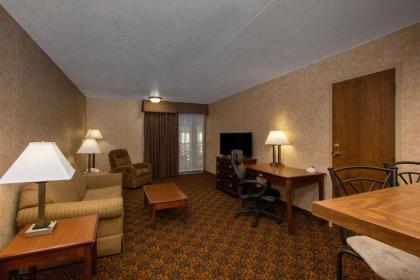 EverSpring Inn and Suites - image 11