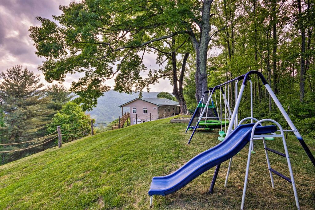 Private Blue Ridge Home with Mountain Views and Hot Tub - image 4