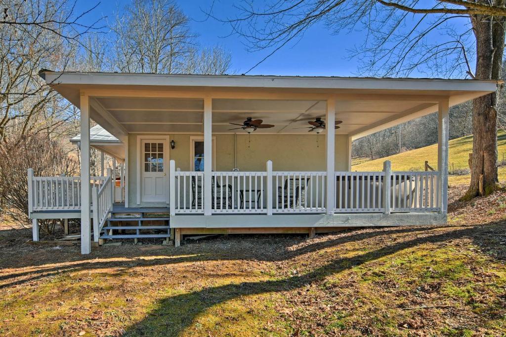 Secluded Marshall Cottage with Hot Tub and Mtn Views! - image 6