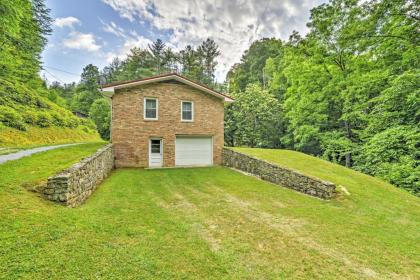 Charming Blue Ridge Mtn Cottage about 4 Mi to Hiking! - image 11