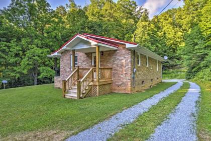 Charming Blue Ridge Mtn Cottage about 4 Mi to Hiking! - image 15