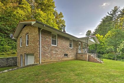 Charming Blue Ridge Mtn Cottage about 4 Mi to Hiking! - image 7