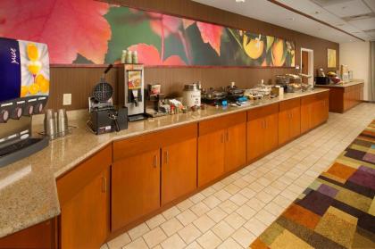 Fairfield Inn & Suites by Marriott Marshall - image 8