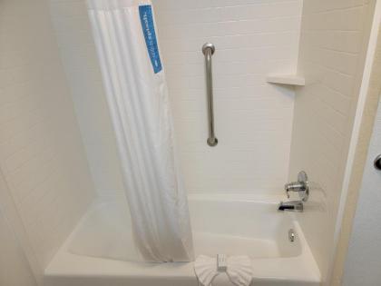 Hampton Inn Marshall - image 15