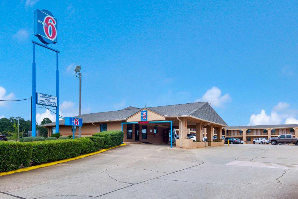 Motel 6-Marshall TX - main image